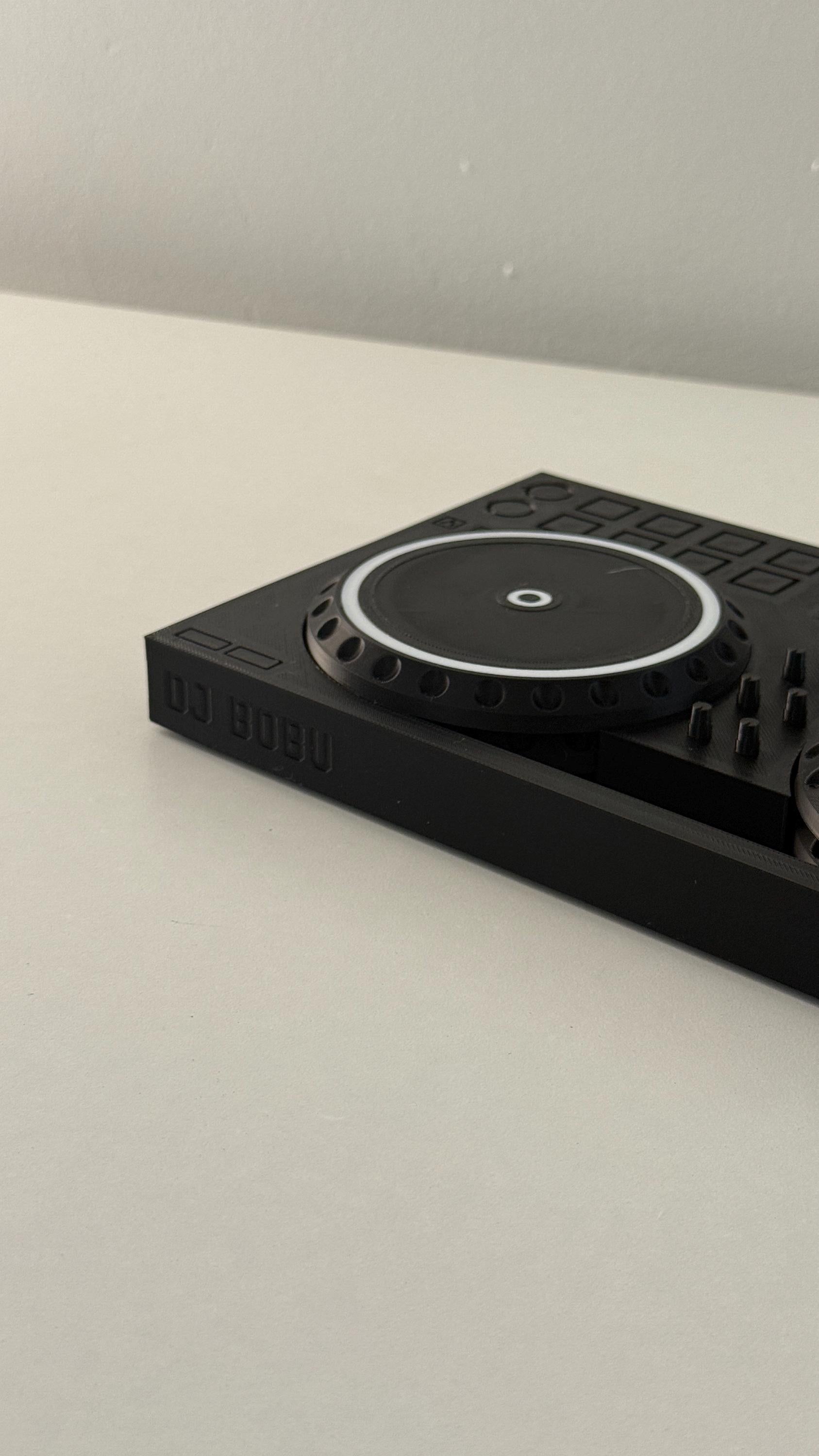 DJ Turntable Coaster Set – 6pc Vinyl Drink Coasters with 10”x6” Controller Base | Customizable Nameplate Option | DJ Gift for Music Fans