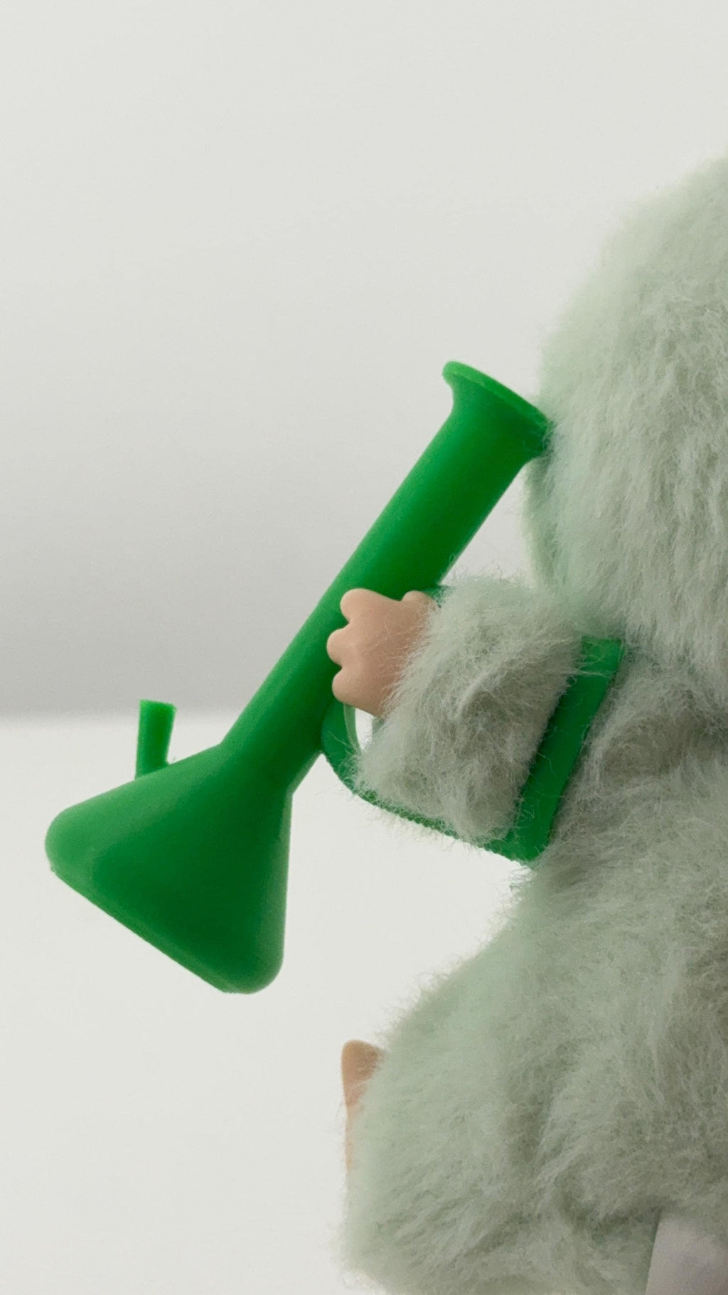 Mini Bong & Lighter for Small Figure – Fits V1-3 Labobu