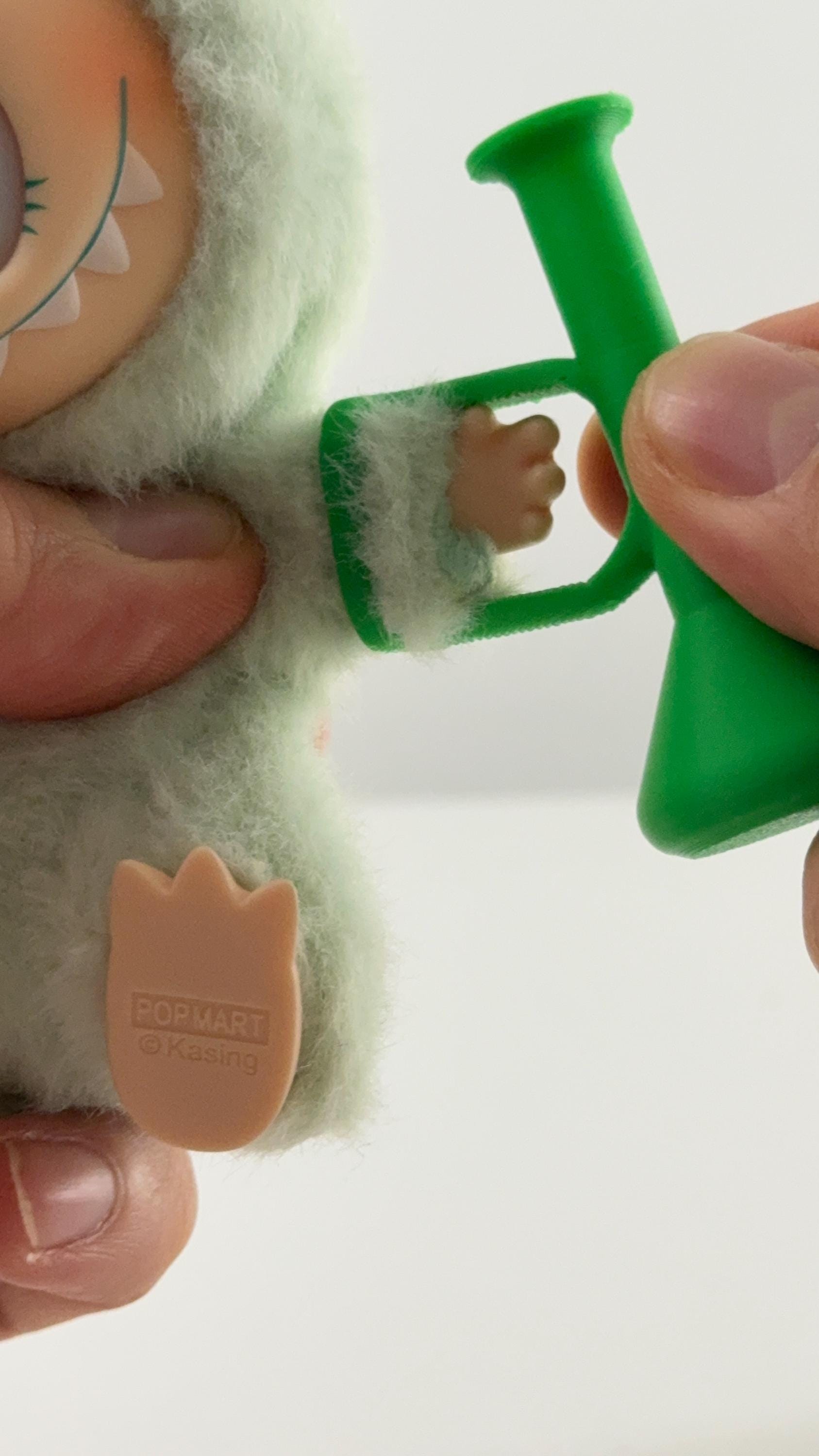 Mini Bong & Lighter for Small Figure – Fits V1-3 Labobu